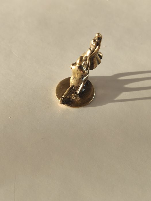 Figurka metalowa mosiądz para zaręczyny wysokość 2  cm