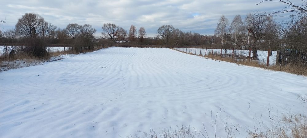 Продам пів будинка та земельну ділянку