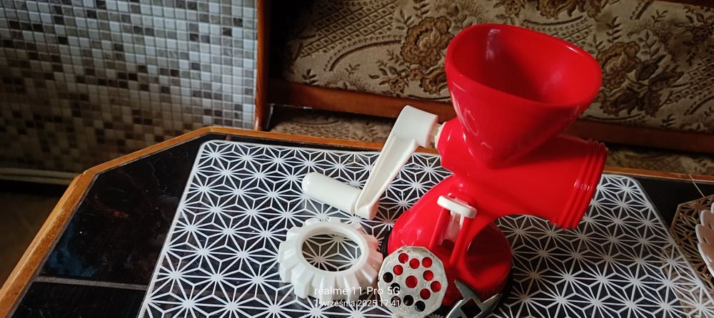 Maszynka do mielenia ręczna.