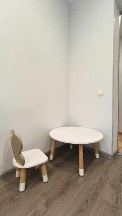 Офіс (3 кабінети). Перший поверх. Світло. Метро Звіринецька 2 хвилини.