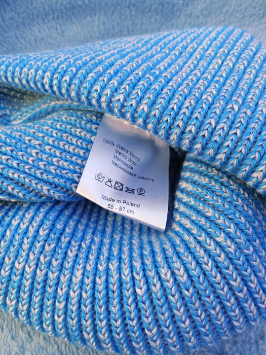 czapka z wełny Merino 100% niebieska z białą nitką okazja