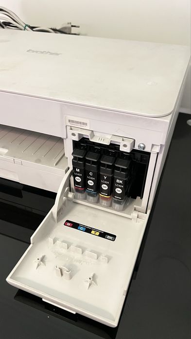 Brother DCP-J1200W, multifunções Wi-Fi (impressão, cópia e digitalização).