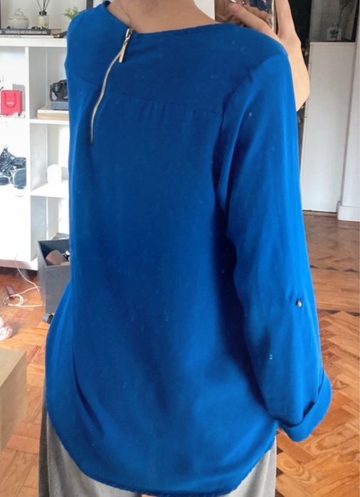 blusa azul escura