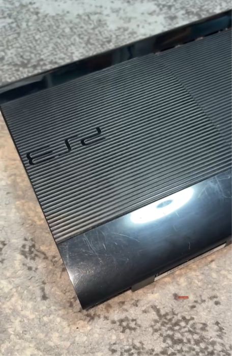 Продам! PS 3 SLIM PRO, 31 встановлена гра, БУ, був у використанні мало