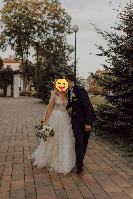 Suknia ślubna z welonem
