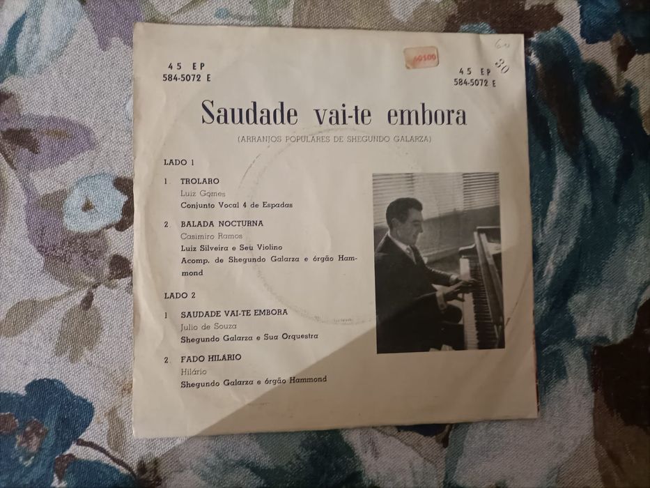 Quatro discos de vinil de música Portuguesa