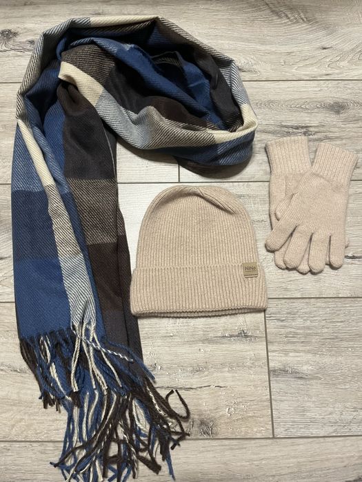 Комплект шапка, шарф, перчатки