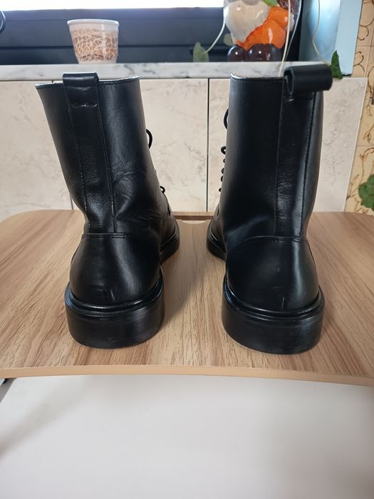 Botas em pele da marca M.Moustache