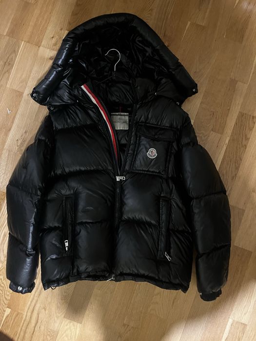 kurtka zimowa moncler