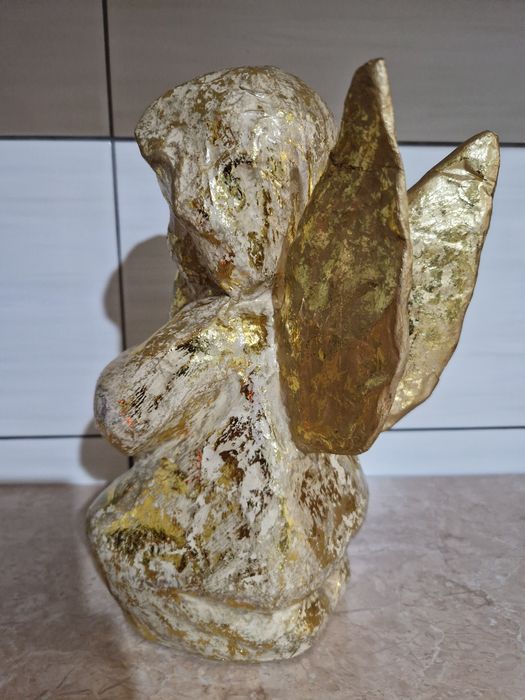 Złoty aniołek figurka duża wysokość ok. 30 cm