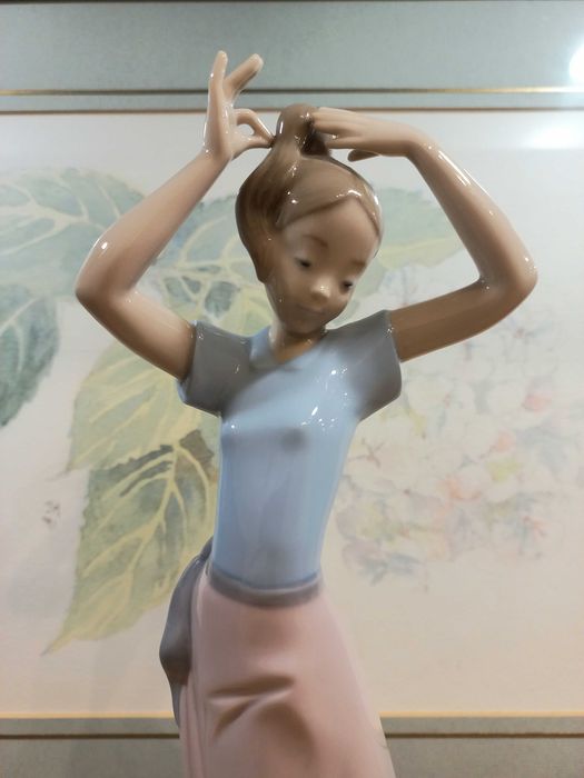 Статуэтка NAO Lladro в идеальном состоянии,  высота 28 см