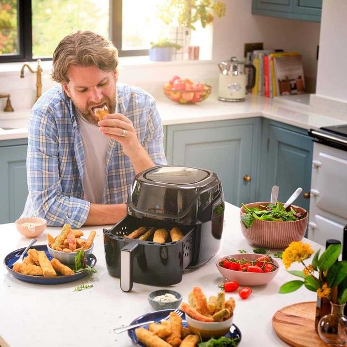 аерогриль Russell Hobbs SatisFry, Аерофритюрниця об'ємом 4 л, Фритюрниця з гарячим повітрям, Регульована температура до 200°C, Таймер 60