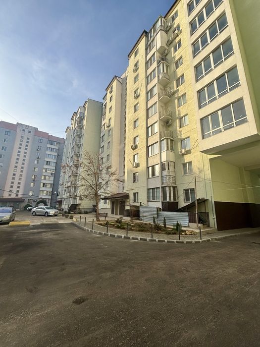 Продам двокімнатну квартиру в новобудові Центр міста