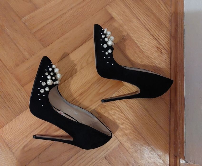 Eleganckie wysokie buty na obcasie w stylu vintage
