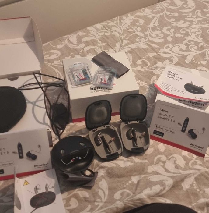 Aparelho auditivo novo na caixa