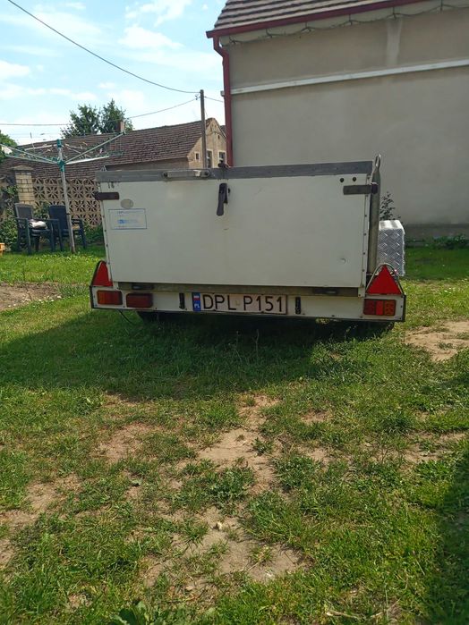 Przyczepka samochodowa