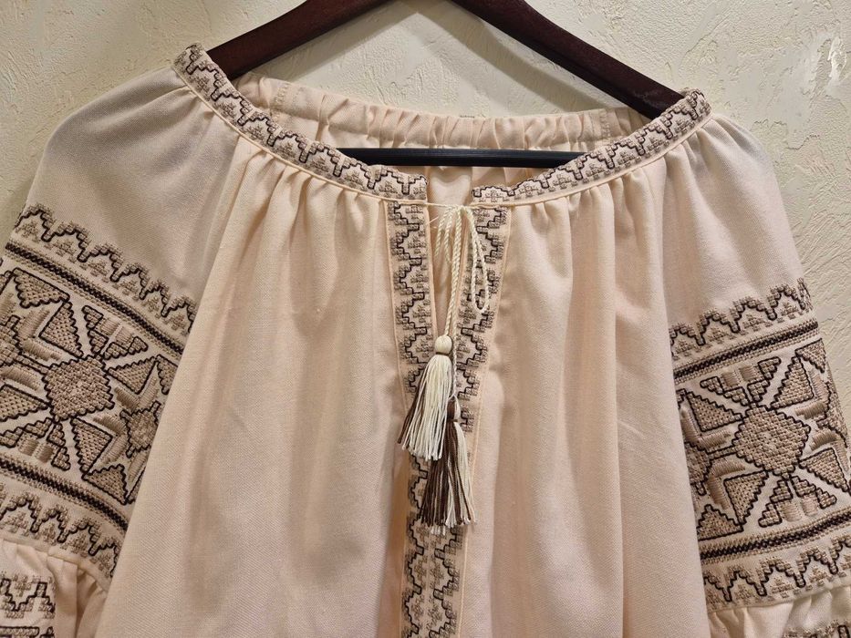 Вишиванка Розкіш розмір 54 (на параметри 108-90-114)