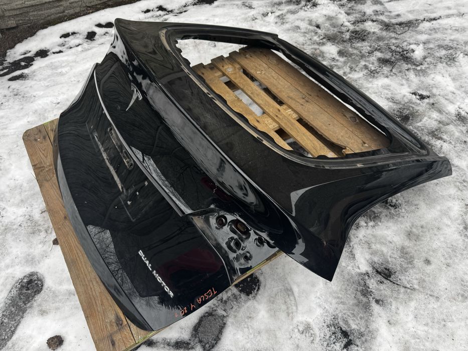Кришка багажника Ляда Тесла Му Tesla model Y
