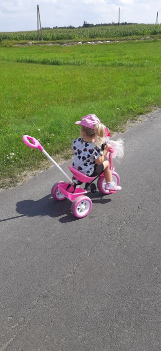 Rowerek trójkołowy różowy rower trzykołowy koszyczek bagażnik