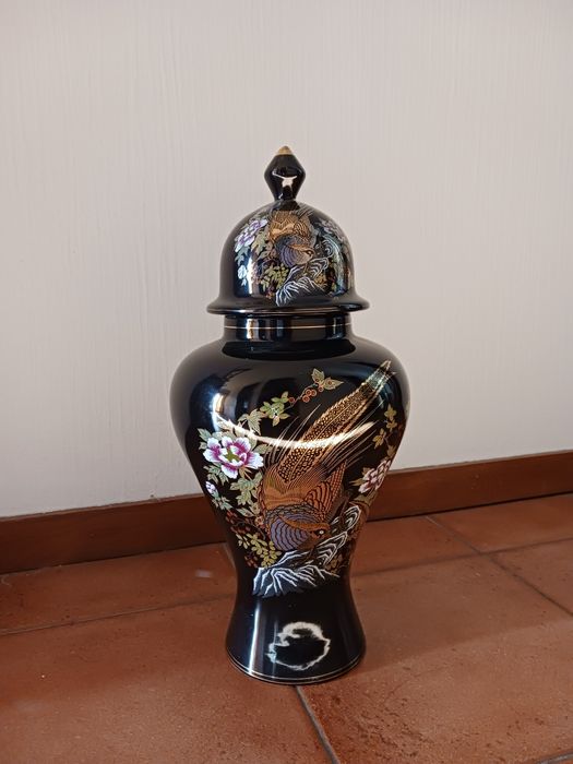 Pote de decoração com tampo