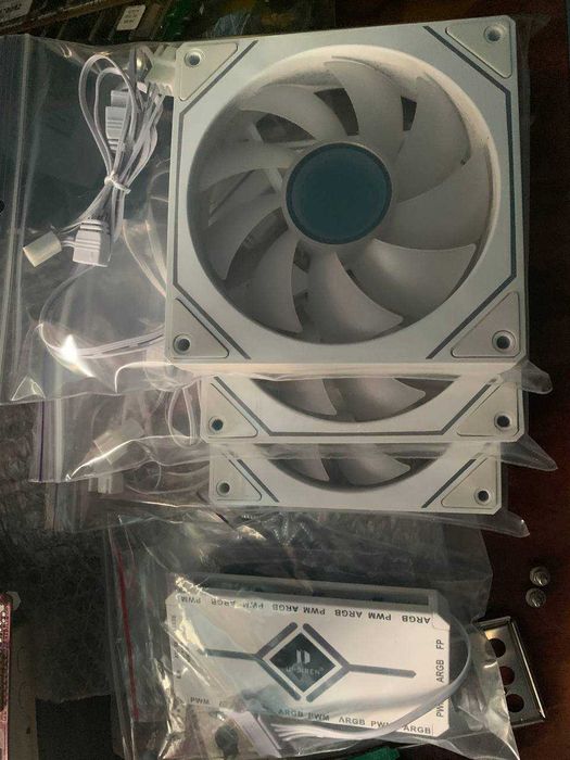 Кулери RGB білі з хабом