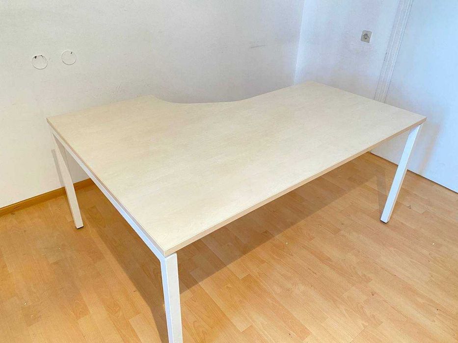 Стіл письмовий кутовий на металевому каркасі 1600х1200мм 3шт