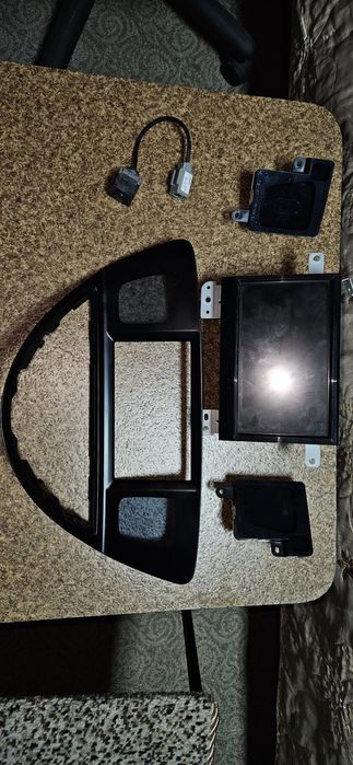 Рамка и два бокове экрана subaru tribeca