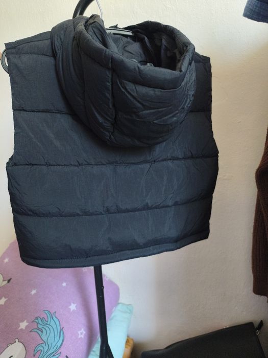 Стильна укорочена жилетка для підлітка