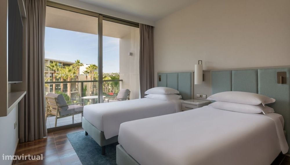 Apartamento T3 à venda em branded residence nos Salgados, Algarve