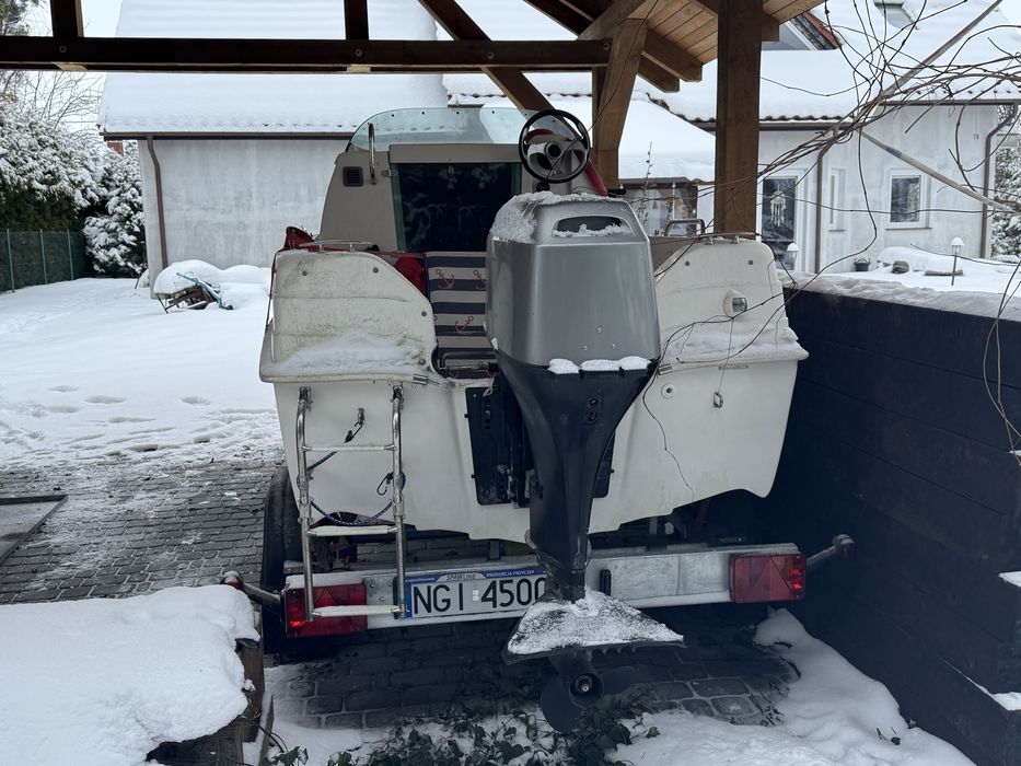 Łódź motorowa z silnikiem 40 KM EFI i przyczepą