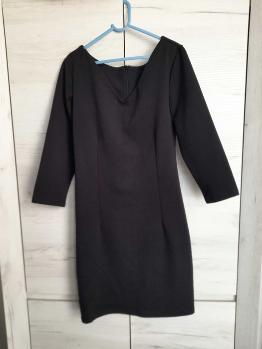 Czarna sukienka klasyczna, rękaw 3/4, gruby materiał