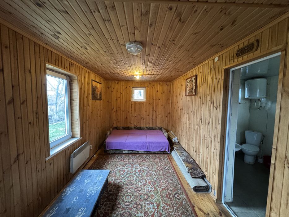 Продаж двоповерхового будинку з банею та ставком