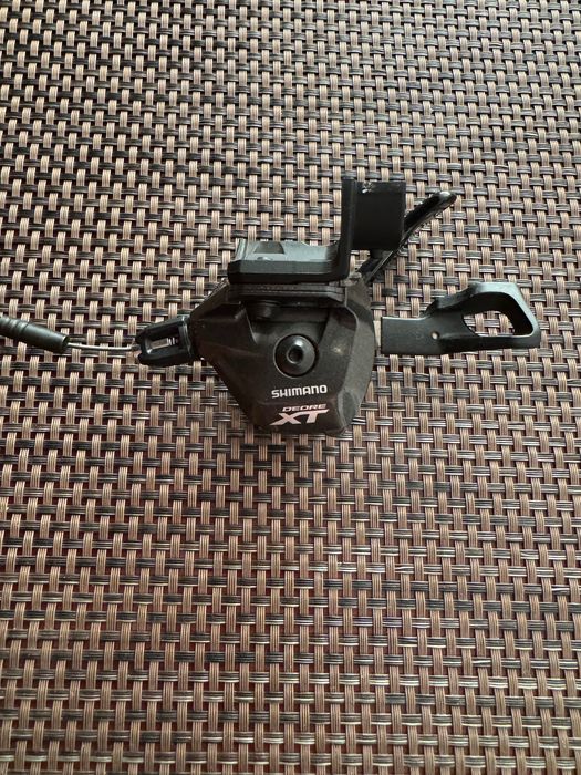 Перемикач лівий Shimano Deore XT SL-M8000