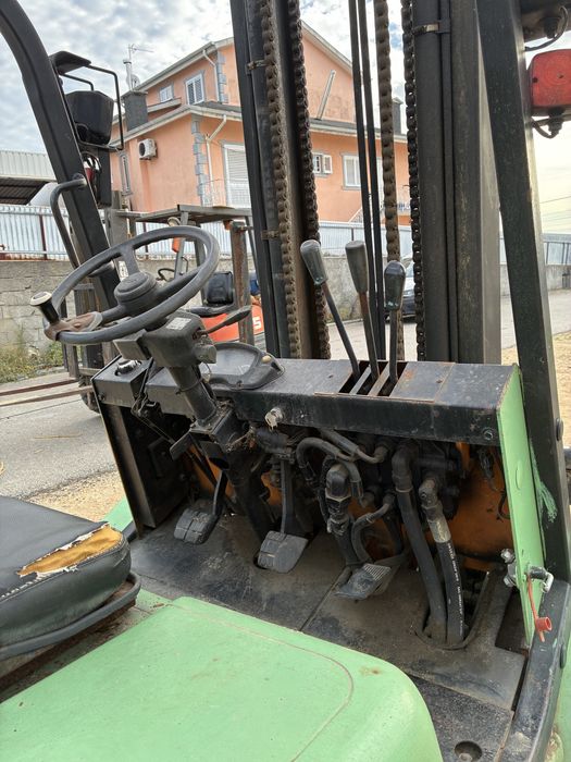 Empilhador 3t triplex com deslocamento lateral