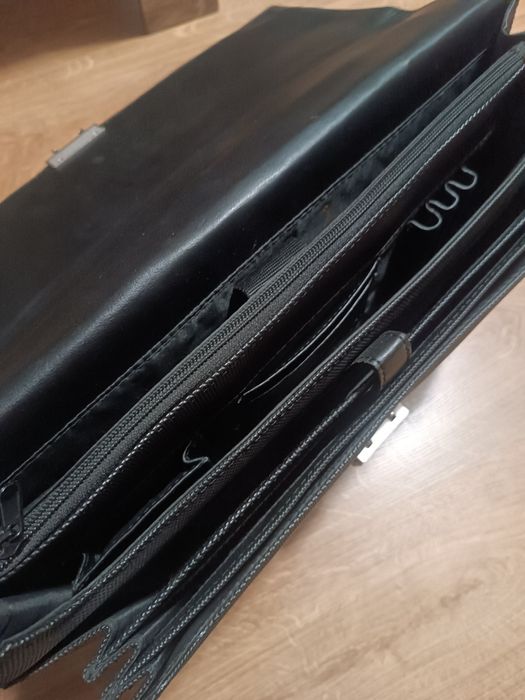 Teczka aktówka męska neseser czarny używany w bardzo dobrym stanie