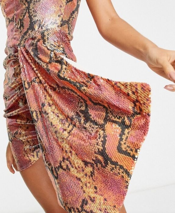 Gorsetowa, cekinowa sukienka Asos - wężowy wzór 44/46