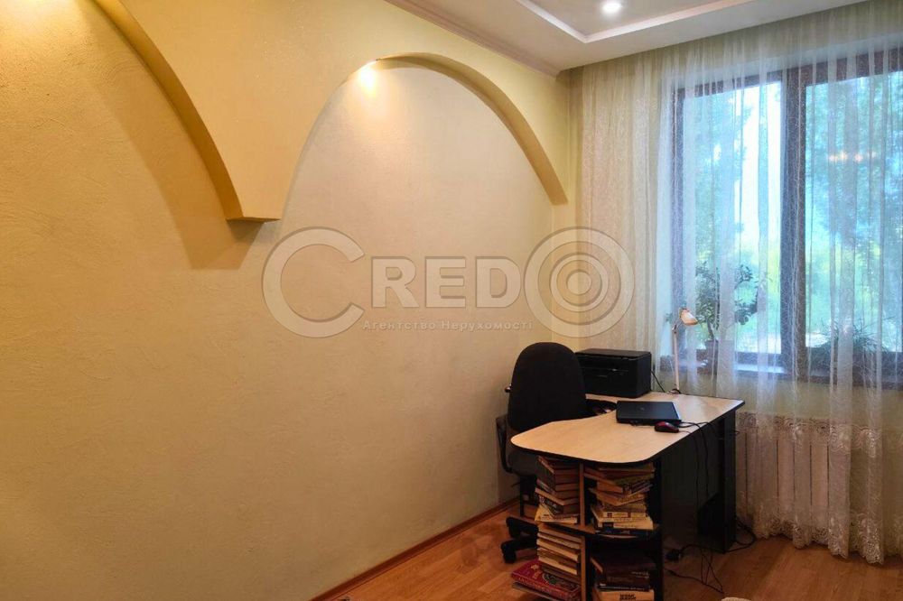 Продаж великої 3кімнатної квартири з "автономкою". Покровський район.