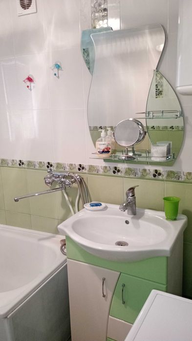 Велика трикімнатна квартира район Сільхозтехніка