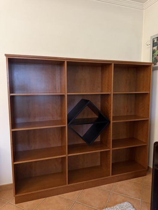 Estante com prateleiras para escritório