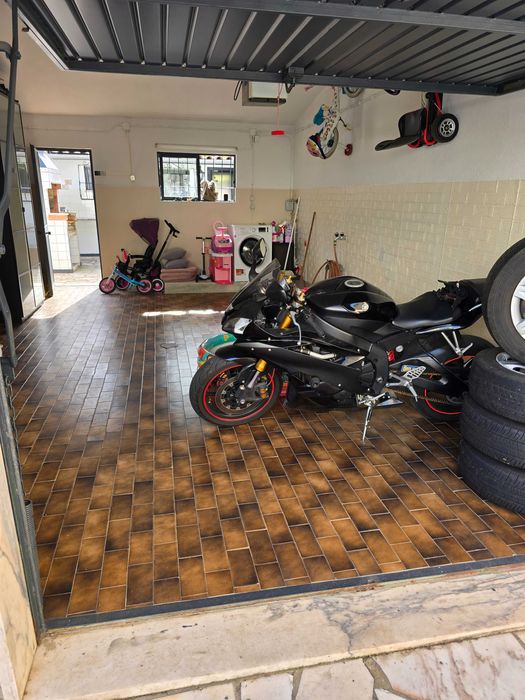 Aluguer de garagem para moto