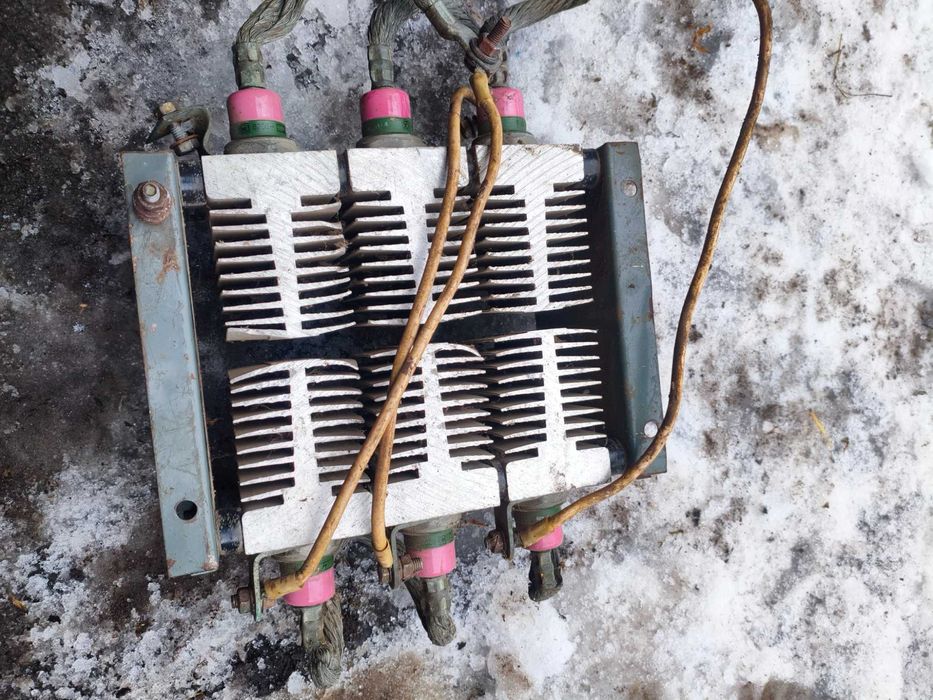 Потужний діодний випрямляч (блок) на діодах В200 з радіаторами