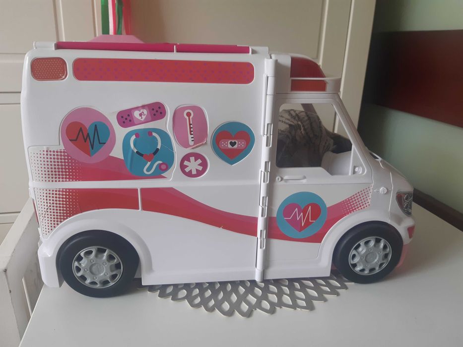 Mobilna klinka barbie- karetka.