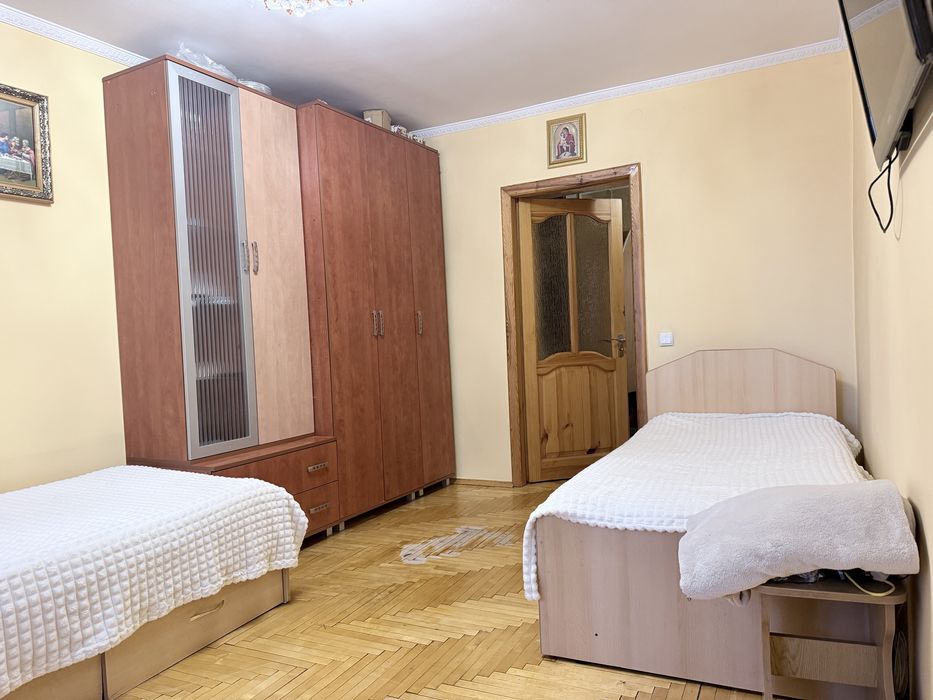 Продаж 2к квартири ВЛАСНИК залізничний район низинна 4 розглядаю держ програми