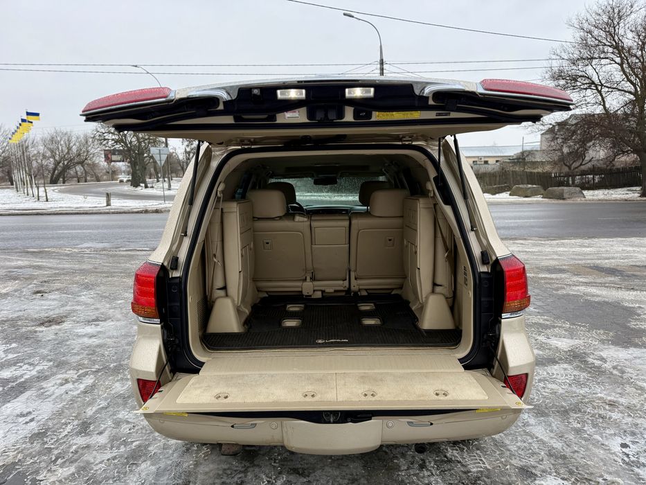 Lexus LX 570, повністью обслугований, в рідній фарбі