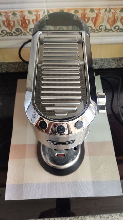 Maquina Café Delonghi Dedica Style EC685M