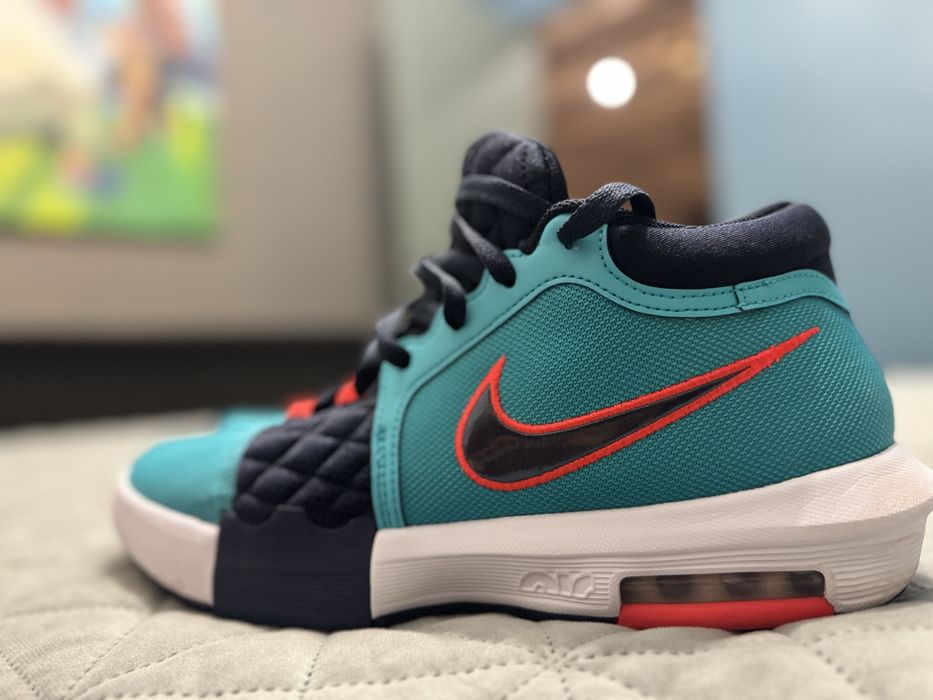 Баскетбольні кросівки 43 розмір NIKE LEBRON WITNESS VIII бу