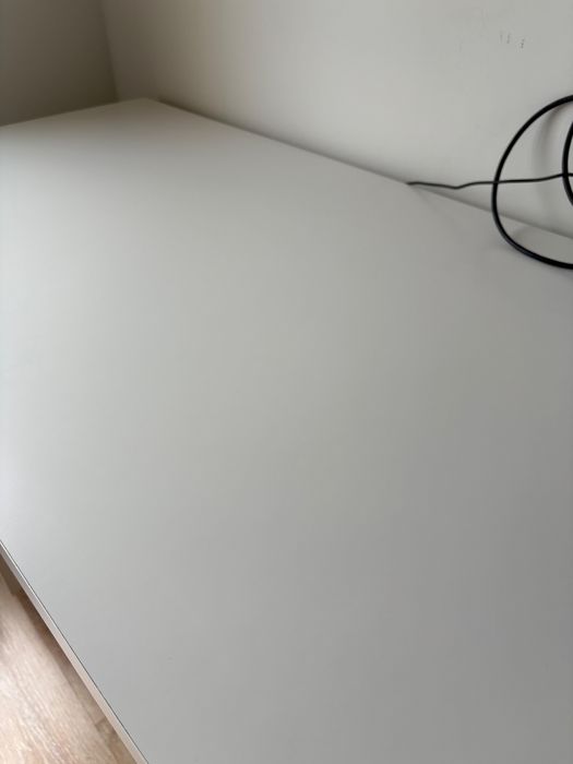 Secretária IKEA Malm 140*65 ( como nova)