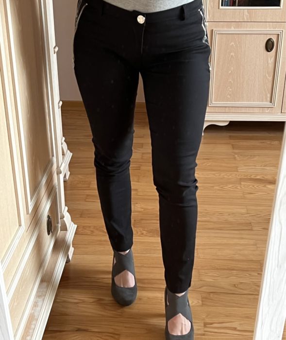 Spodnie czarne eleganckie do pracy cygaretki Valentino VLNT