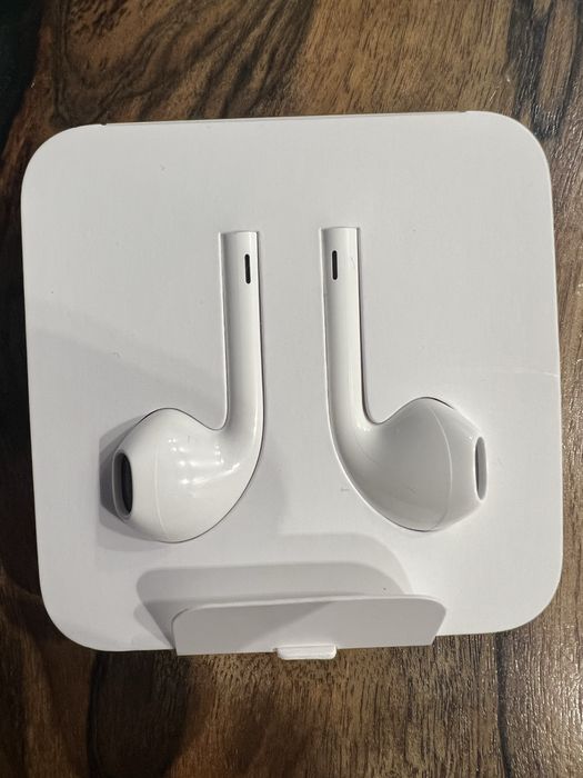 Оригінальні навушники з мікрофоном Apple EarPods Lightning