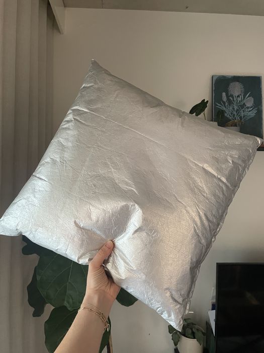 Almofada NOVA prateada Frekvens - Ikea